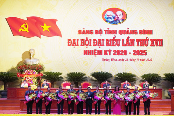 https://www.quangbinh.gov.vn/3cms/upload/qbportal/Image/TintucSuKien/2020/10/dai-hoi-4.jpg
